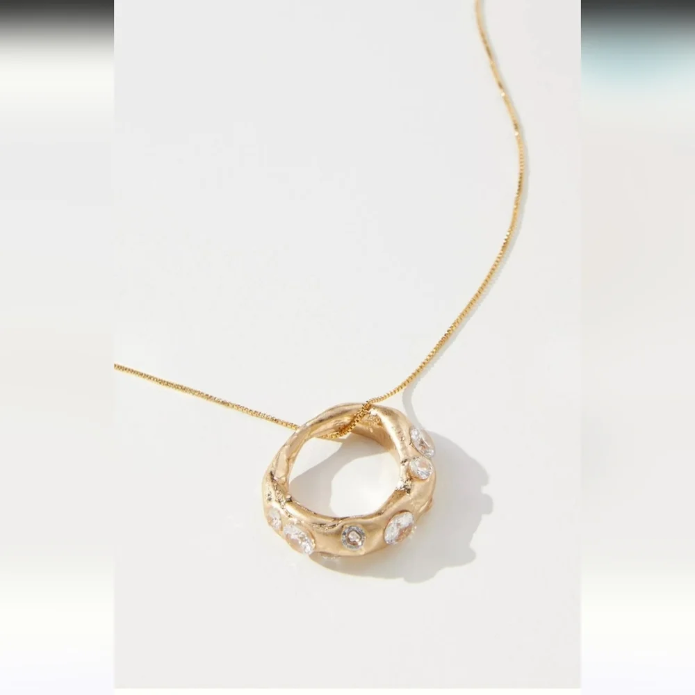 ANTHROPOLOGIE Sculpted Ring Pendant Gold Necklace With Crystals NWT RARE